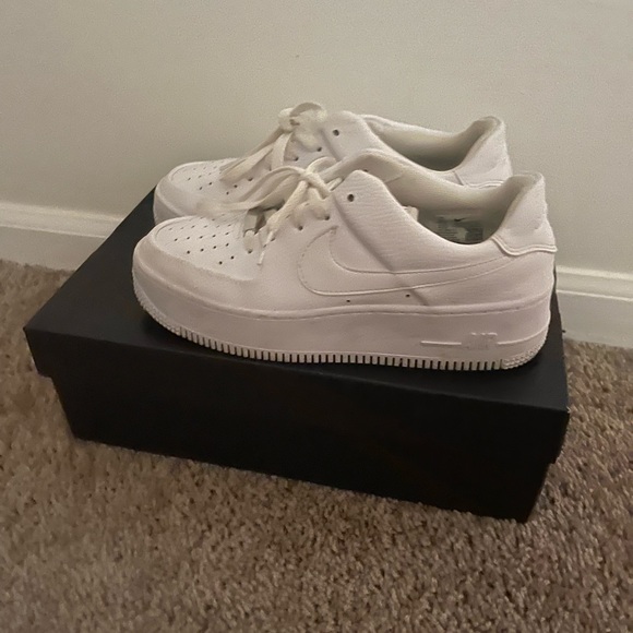 Nike Air Force 1’s Sage Low - Picture 3 of 4